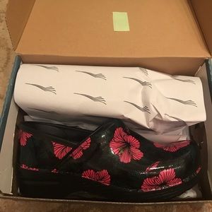 Dansko CLOGS Flower 🌺themed rare